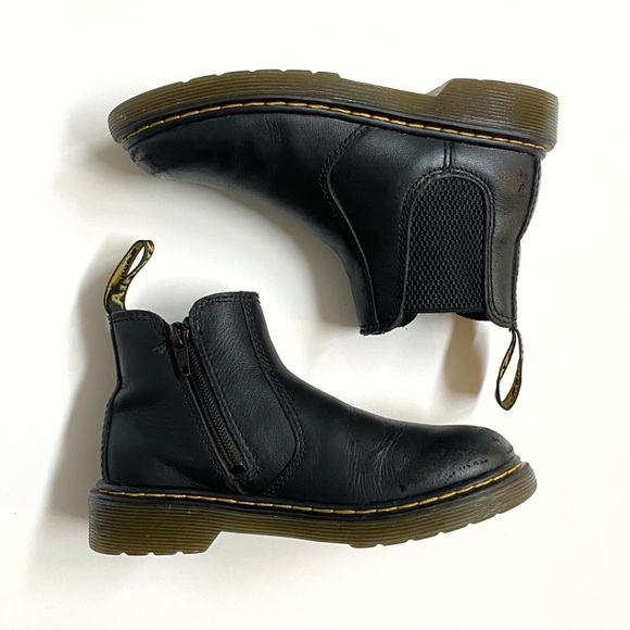 DR. MARTENS JUNIOR 2976 BLACK SOFTY T LEATHER CHELSEA ANKLE BOOTS stretchy side - Picture 2 of 11